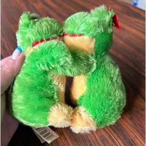 Dan Dee Collectors Choice Plush Frogs Valentine Kissing pair .